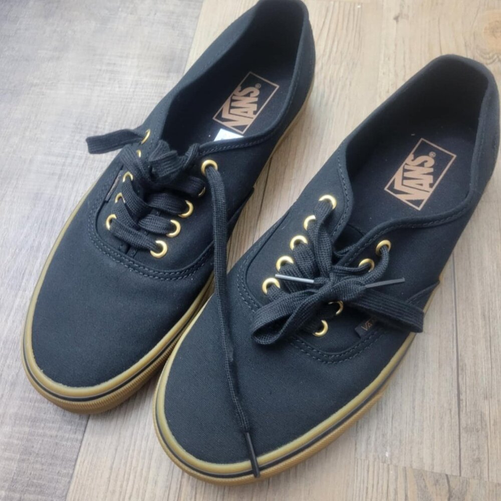 Vans Authentic Skate Shoe - Black / Gum Unisex Size men 9 US / womens 10.5 US